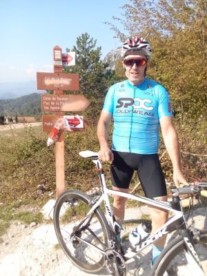 cycliste et fier de l être 
avec d ici 5 ans l envie d avoir mon voilier dans les Caraïbes...