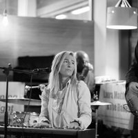 Laura Matthews & The Flakes (@lauramatts) 's Twitter Profile