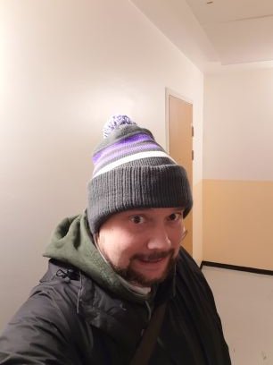 Besserwisser. Premium-tason asiakasomistaja. Nopean radan hitain uimari. Hän-mies.