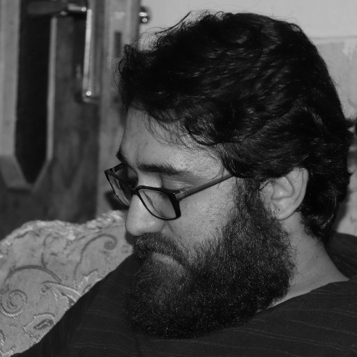 هرچیزی که به تولید محتوا بینجامد و البته گاهی روزنامهنویس.
به طور حتم و قطع هر چیزی اینجا مینویسم به رسانه یا سازمانی که در آن مشغولم بیارتباط است.
