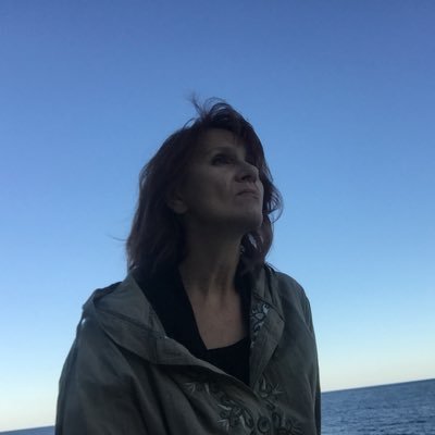 Верстаю адаптивные сайты любой сложности с анимацией. Видеомонтаж, SMM, РСЯ. Люблю помучить гитару.
#Реклама#Взаимный_Фолловинг#видеомонтаж