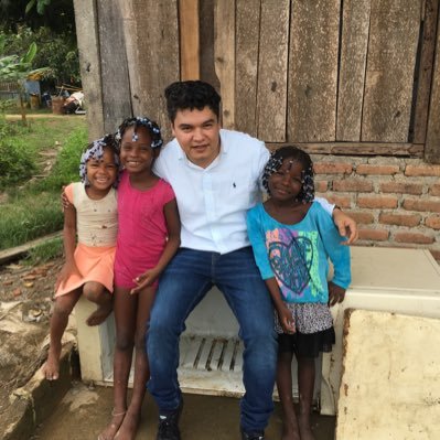 Firme trabajador por el desarrollo de Yumbo y el Valle del Cauca. Camino hacia donde El Pueblo quiere. El Pueblo es el Poder.
