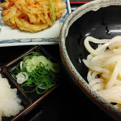 富山市大島のお昼だけのうどん屋、なか道の公式アカウントです。看板メニューは釜揚げのうどんに八宝菜風のあんをかけた焼きうどんです。定休日は毎週月曜日と火曜日。