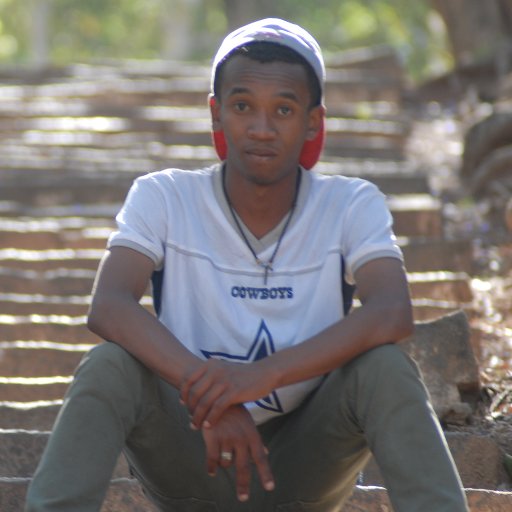 LariotF's profile picture. 