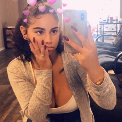 diablaa_xo's profile picture. 20 | new Twitter 🌻