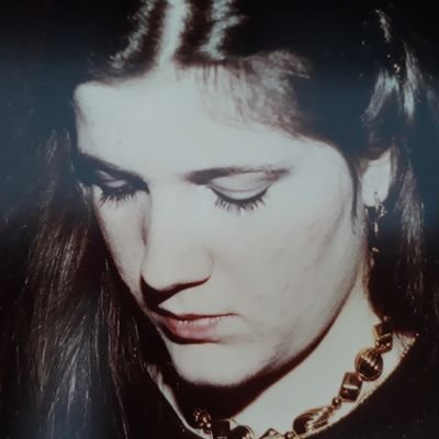 Maitresse de cm, citoyenne du monde, aime la vie et la différence, mes élèves, la multiculturalité, les îles, les voyages, le cinéma, le théâtre...