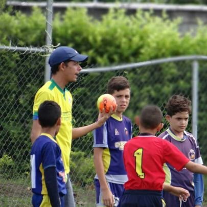 Psicólogo deportivo, especialista en recreación, coach motivacional, Venezolano de Corazón, Amante de Dios y el Desarrollo Humano, pasión y amor en las labores!