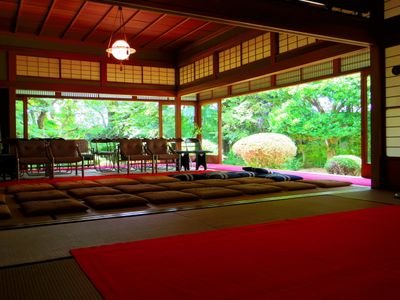 　”桃源の郷　宮折　耕心院（旧津田家住宅）”は、現在の和歌山県紀の川市桃山町で江戸期から戦前まで栄えた地主、旧津田家の遺構です。約1500坪(約5000㎡)の敷地に、長屋門(明治4年)、主屋(明治6年)、増築棟5棟(昭和7年)、土蔵4棟(江戸期2棟、明治34年2棟)、納屋(明治34年)の12棟の建築物が残されています。