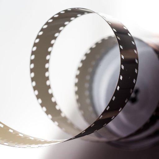 Film reviews in 1 tweet + commentary. Cinema = art. Forever.
