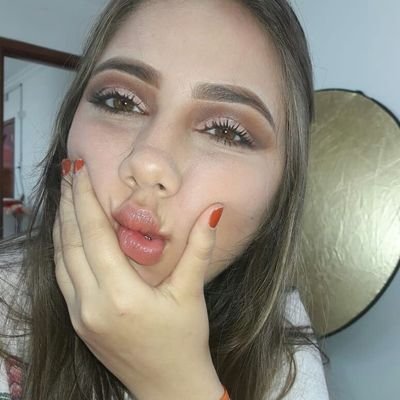 nashellyngiulia's profile picture. .