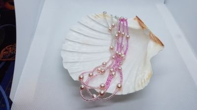 I'm Holly and I like to make stuff!