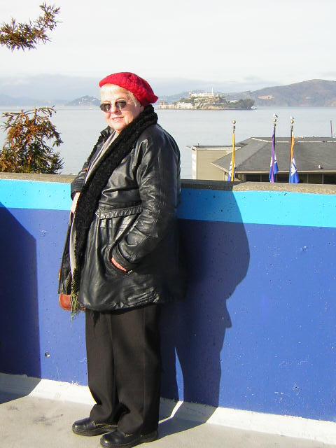 Meling39's profile picture. I write poetry and children's stories and novels.I play the guitar, piano and sing. Also play tennis and have 3 cats.#