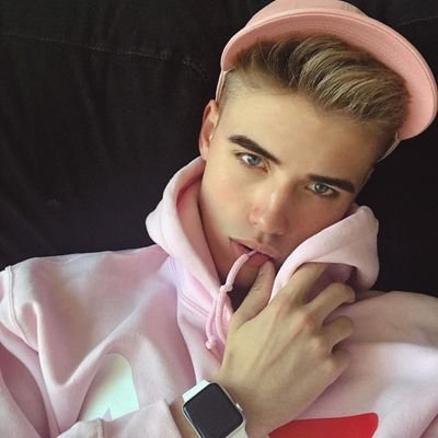 ElegantPrick's profile picture. ❝Fear is such a weapon, It is quite the weapon I cannot deny that but it seems overrated.❞