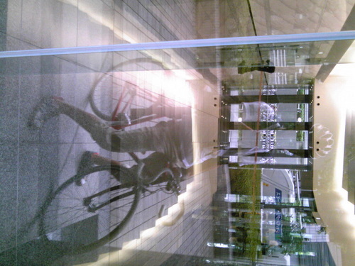 dermae025's profile picture. ナニワを迷走するナナロク世代のメッセンジャーことダーマエです 対人関係はオールレンジ攻撃で気さくに対応できちゃいます(笑) でも、そんな私だから日々溜まる鬱憤をここでつぶやきます。 日々、日本経済を底辺から支えつつ、虎視眈々と人生の起死回生を狙ってる笑いと野望多きナニワの苦労人ダーマエをヨロシク！！