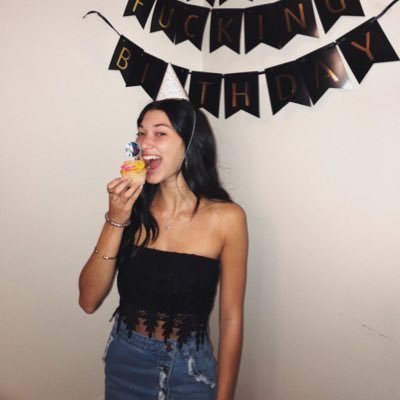 chloemendelson's profile picture. 