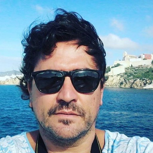 Periodista. Trabajo en Diario de Ibiza. Como decía mi padre, garabateo en el papelín...