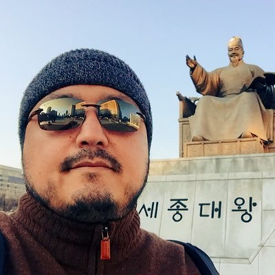 Profesor por convicción. Doctor en Política por la New School for Social Research y Maestro en Relaciones Internacionales por la UNAM Fundador de @nomospolitico