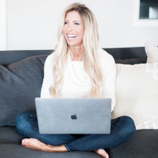 Mom of 4 kids, Expert Fitness Trainer & Co-host of ABC's @ExtWeightLoss with my husband @RealChrisPowell.
Visit my site for Workouts, Nutrition Plans & More!