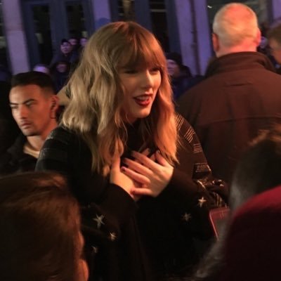 rep tour toronto nights 1&2💘 ✨taylor touched my hand and looked me in the eyes 08/04/18✨ IG: @mydrugismybby