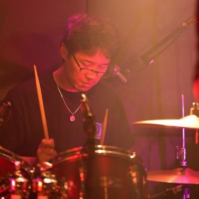 音楽趣味を中心に吠えます！ドラマー🥁(バンド「BØYS」「Charmant」推:むらたたむ)、アコギ弾き🎸(推:海羽 #みう組、奥山汐理 #イケメンバー🤘)、Nゲージ・プラモ、鉄道(本職？)、中日ドラゴンズ、F1など。  (敬称略)😆浜松出身！