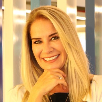 FFatmaCelenk's profile picture. iletişimci, yazar, tasarımcı, mentor