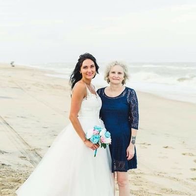 ohioqueenbee's profile picture. CBD for Pain, Nutrition, Ant-Aging and yes, PETS