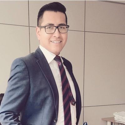 Abogado de los Tribunales y Juzgados del Ecuador UCE. Candidato a Magíster en UDLH. Lo mejor el fútbol.