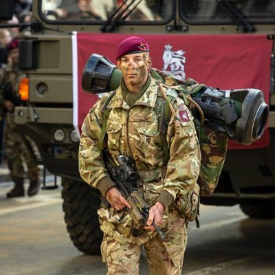 4th Battalion The Parachute Regiment & Paramedic grad from @uniofherts. Northerner trapped down south💪🏽.  Studying Msc in Critical care