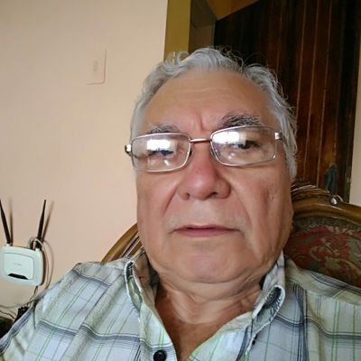 Profesor Titular UDO. Veo el Chavismo como una entidad ideológica socialista y bolivariana. Comulgo con estas ideas.