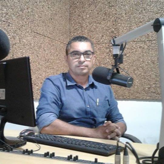 Sou eu jornalista, radialista e blogueiro Mario Carvalho à sua disposição.
