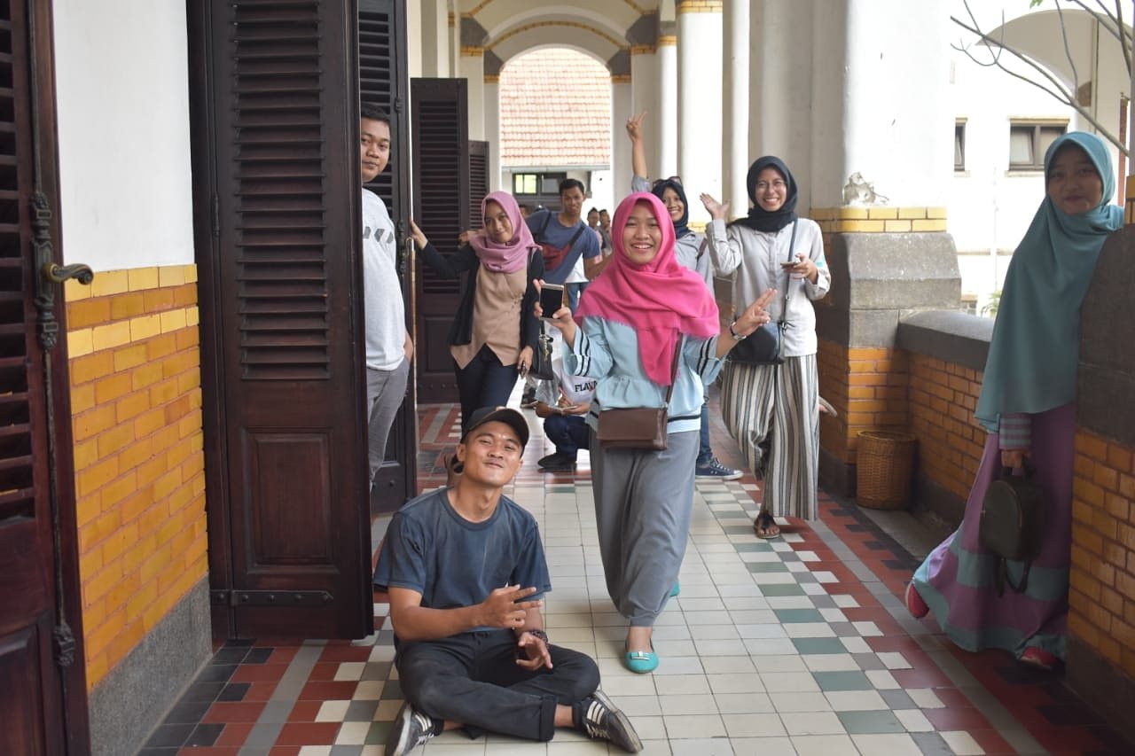 Vici_Kalimasari's profile picture. Optimis