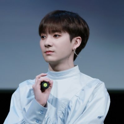 💫아론(AARON) Fan Account 💫 로고 크롭 및 2차 가공🙅♀️ 🍀느리게 천천히 흘러갑니다🍀