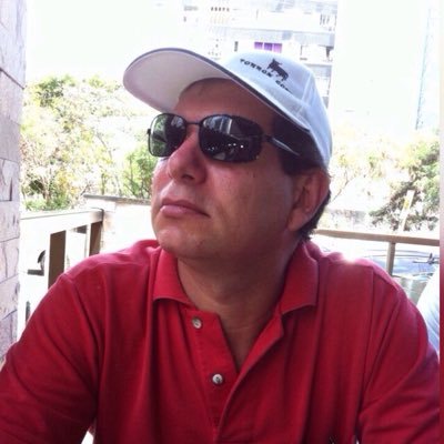 TiServico's profile picture. Roberto Deschamps