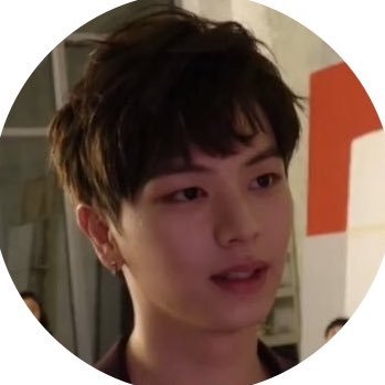 qianyook's profile picture. here and there