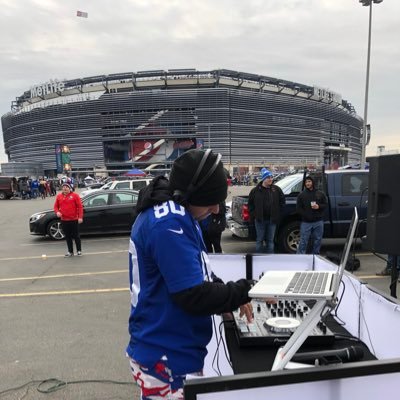 Jersey born and raised, Love AMERICA! US Army vet. Official NYGiants/Jets Tailgate DJ