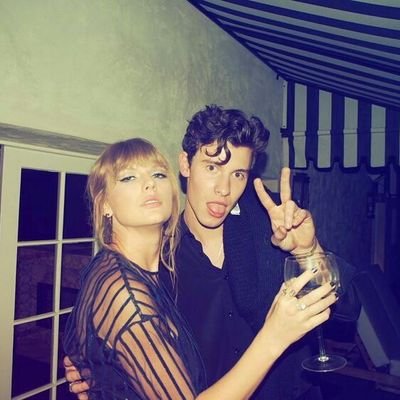 Stylesr,Directioner,Zquad,Swiftie,Garrixer mendes armie & Arianator .✨
Treat People With Kindnnes 💖
Wattpad: SwiftXStyles
Instagram: https://t.co/HxbApZKT9k🍒