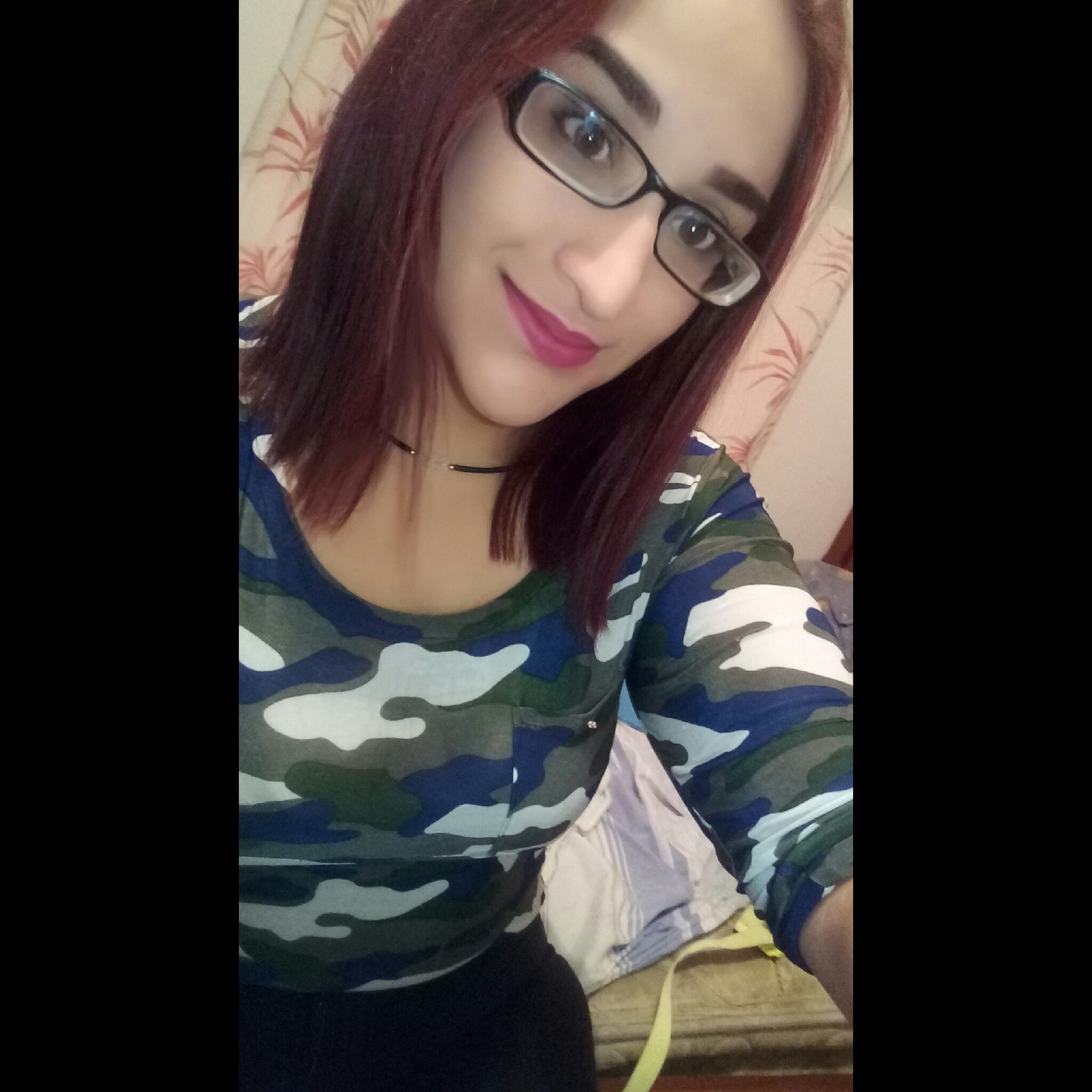 Alejand73085093's profile picture. Venezolana❤
Amante de los Girasoles🌻
Admiradora de la poesía, sinceridad y la maldad 💕