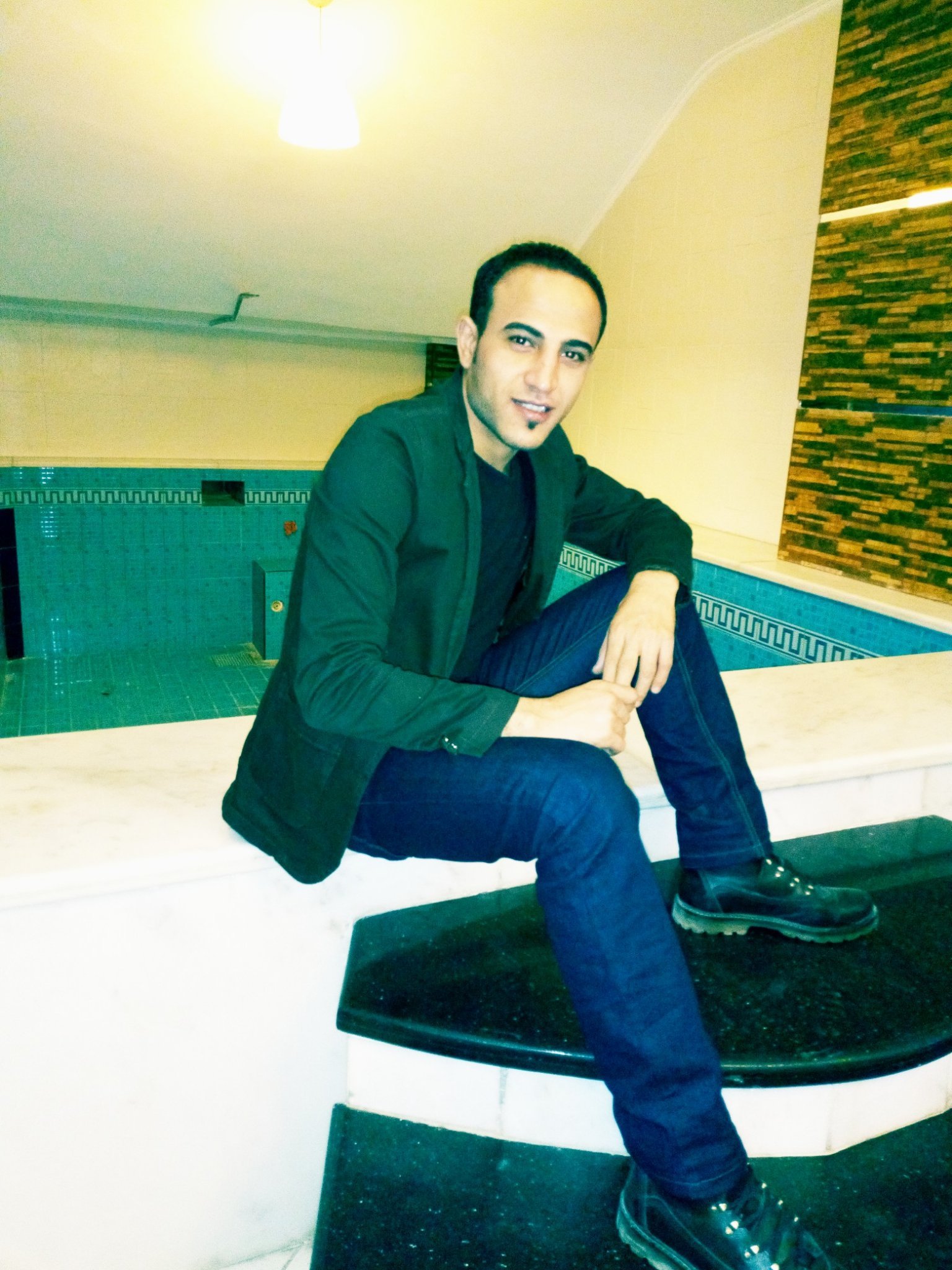 Xb93drJEjjGJVSV's profile picture. ما اجمل الذكريات في وقت نفقد كل شيء