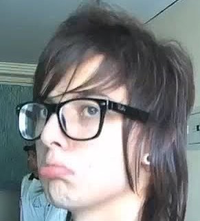 Gente eu não sou o Pedro Gabriel Lanza Reis , sou apenas uma Fã como as outras e q por acaso ama muito elle .