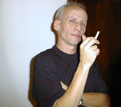 Francisco Bartolomeo Tecnico en Telecomunicaciones y Aficionado a mis aficiones, la musica, la pc, el cigarro, el cafe y demas hierbas aromaticas