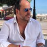 JMQuelle's profile picture. Observo al mundo y a quienes lo habitan. Descubrí de joven que la felicidad tiene los ojos verdes. Autor de En menos de 100 palabras y TerritorioFelicidad.