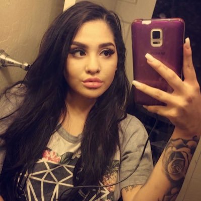 sierraboooo's profile picture. EMU💚 forever wishing I was ariana grande’s best friend