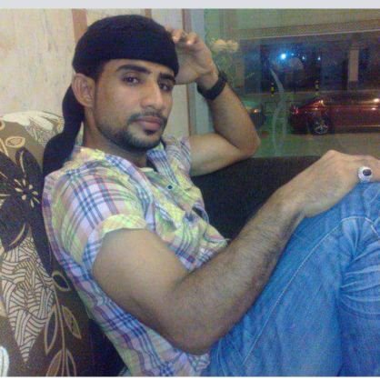 ‏‏لست گاتب فَ ﺎلحب   
 ۈ لا مريض ب ﺎلفراق 
 ﺎعشق ﺎلگتابات ﺎلحزينهہ 
 ۈ ﻟست دائماً حزين
  إنما آاغلب وقتي̷ 
   وحيد . 💔🔕🚶