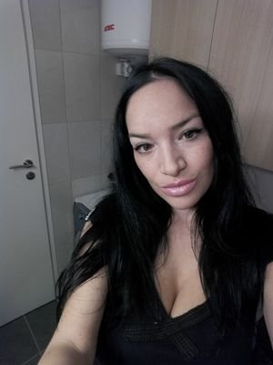 NicoleSpania's profile picture. 