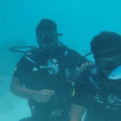 rifnaash's profile picture. love your enemies 😘😘😘😘