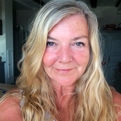 DazeDementia's profile picture. Mum has dementia, so here I am to share the difficulties and delights that emerge each day!