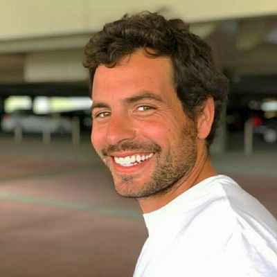 Economista UBA. Pienso la economía como la educación, creativa y libre.