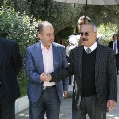 الوهم هو أننا لا نسعد إلا عندما نكون مع الأكثرية، ولكن الحقيقة هي أن السعادة مع النخبة مهما قلّ عددهم.
