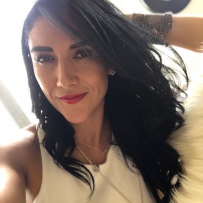 Mexicana, emprendedora, feminista, comprometida con mi país. “Un voto por Morena es un voto contra de México”.