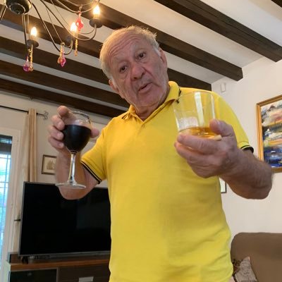 LavilleDe's profile picture. pierre de laville monbazon vive le bonheur la liberté et la fraternité. touche pas à ma famille. golf⛳️ rugby 🏉